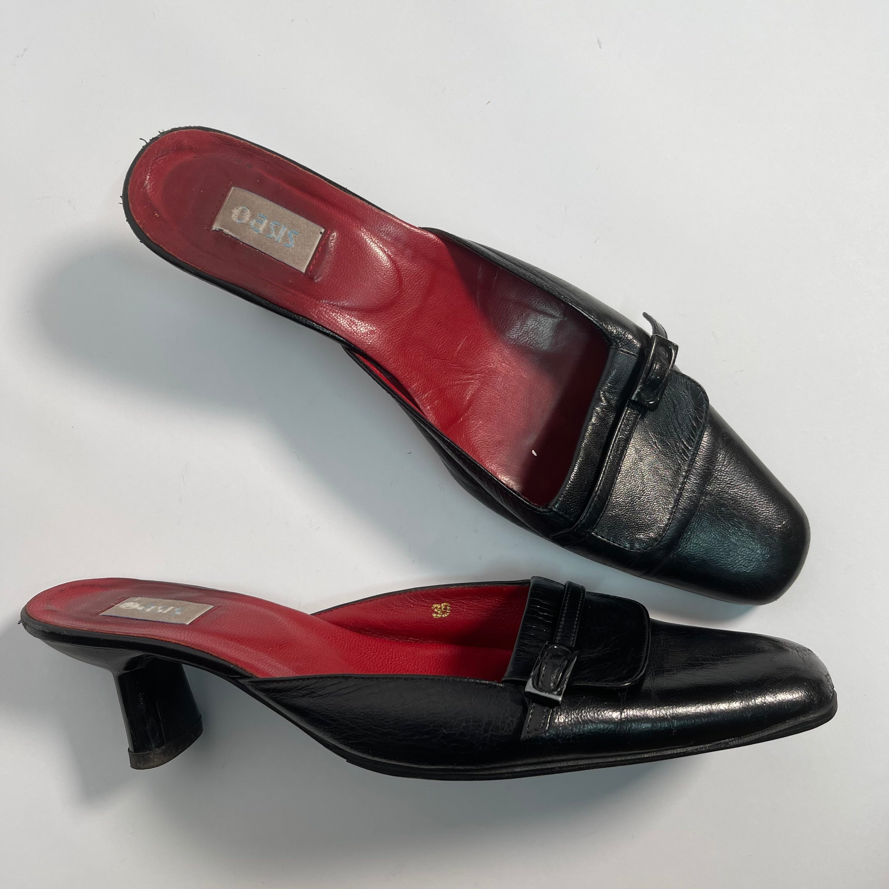 Vintage Oasis Kitten Heels