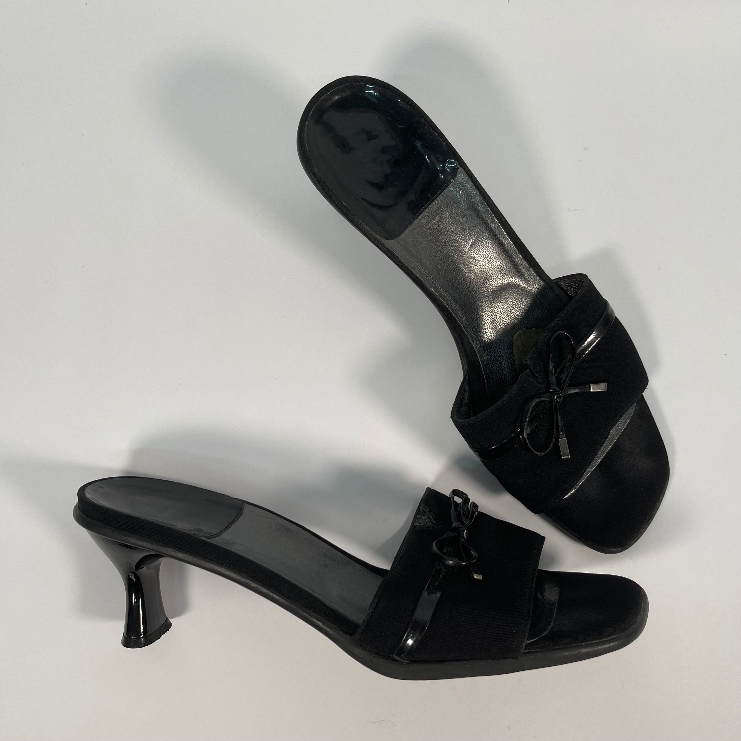 Stuart Weitzmen Kitten Heels